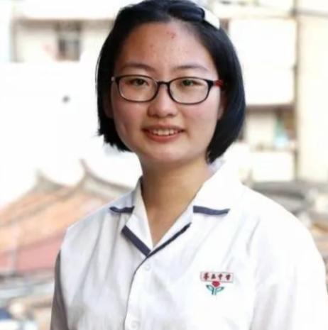 她是中国最“贵”的高考女状元，考了687分，总共拿了100万奖励。学校奖30万，