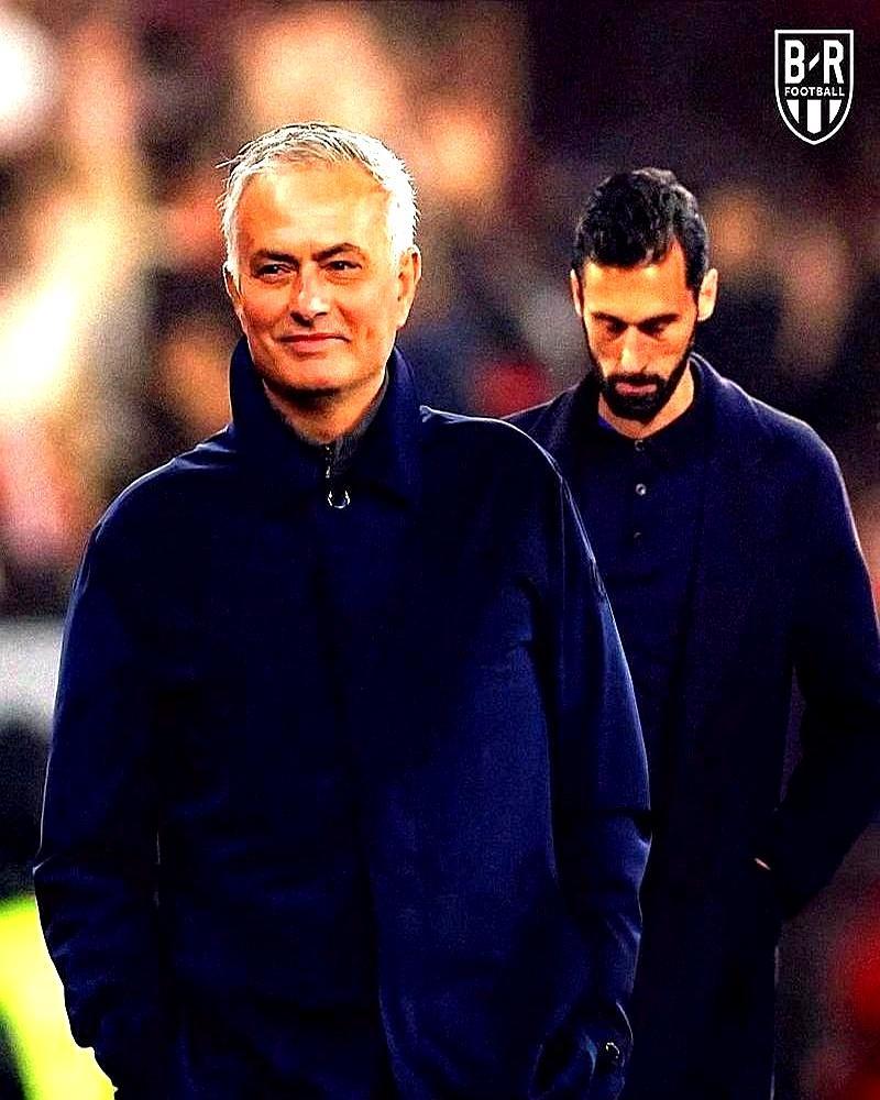 放着1050万欧元年薪不要，穆里尼奥扭头接了个400万的烂摊子。他接手时，