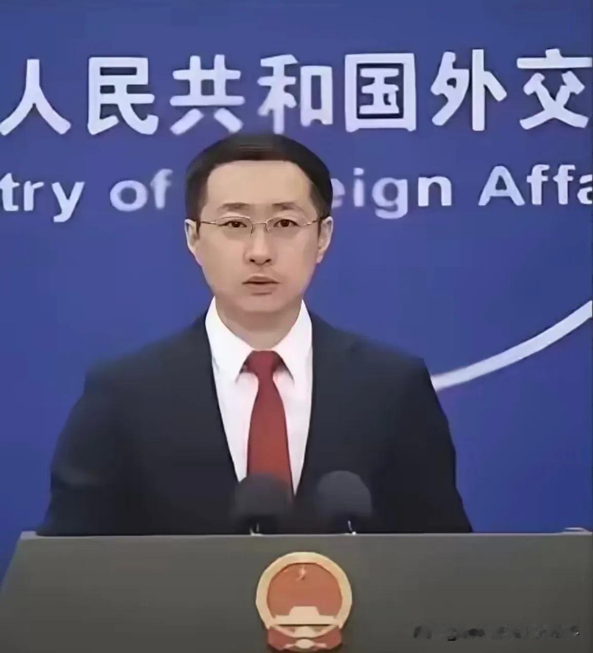 菲律宾遭遇毁灭性强震，全世界的目光都齐刷刷投向了中国。但这一次，我们的反应，和以