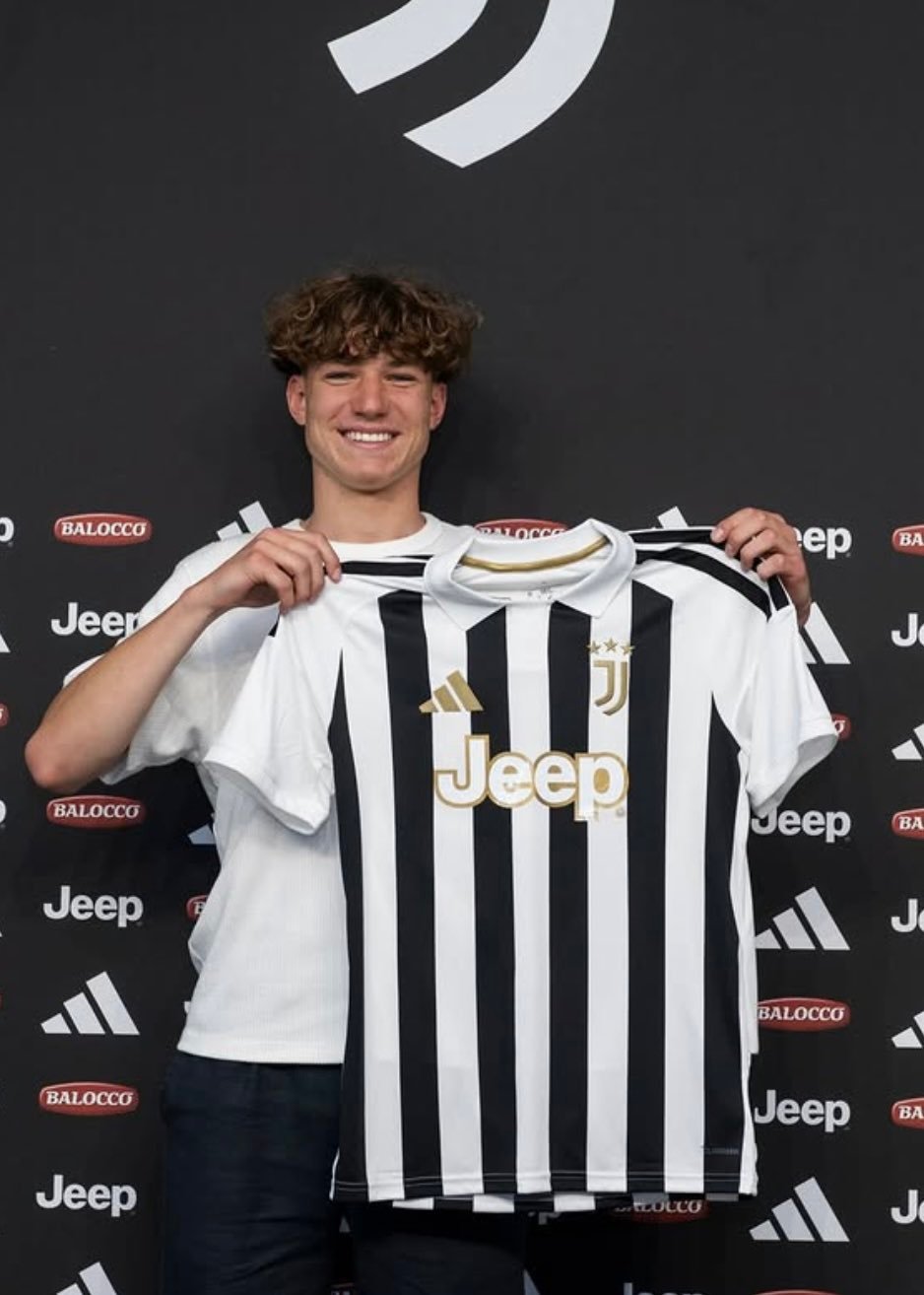🇧🇪安托万·贝茨正式加盟尤文图斯青年队！✅⚪️⚫️✍🏻这位比利时边后卫已与