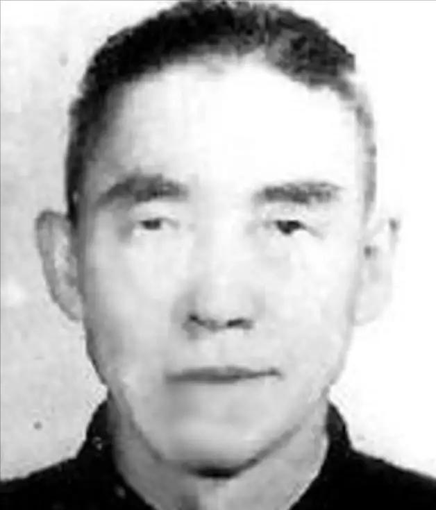 1949年，接管上海的山东干部走进旧财政局，发现对面交接的国民党局长，竟是潜伏了