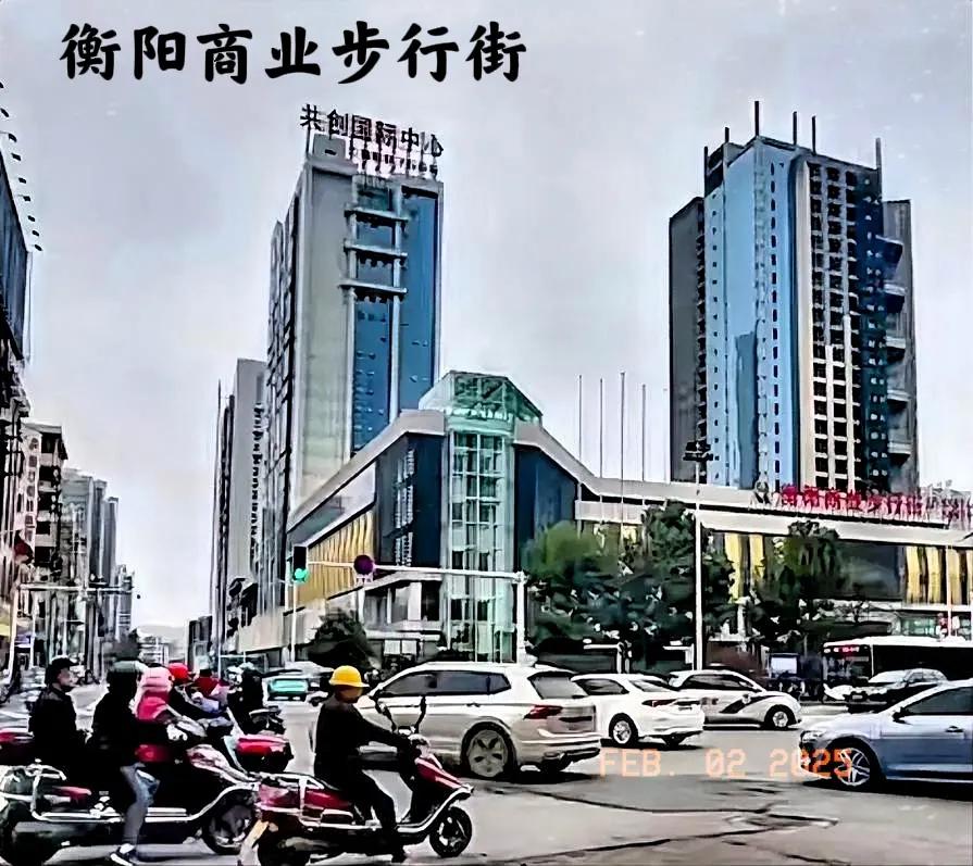 衡阳商业步行街原来是因旅发大会只是随便装修了一下，当时还以为真的有人接盘了呢！可