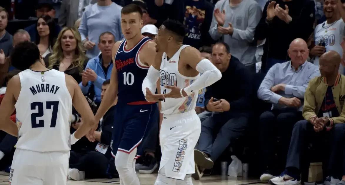 威少赛后走进更衣室说：他们是挑错人了，不是吗？今日NBA季后赛系列赛抢七战中，