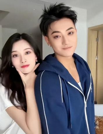 黄子韬十月十六号婚礼据传言，富豪黄子韬和老婆徐艺洋的婚礼定在两天后（10月16
