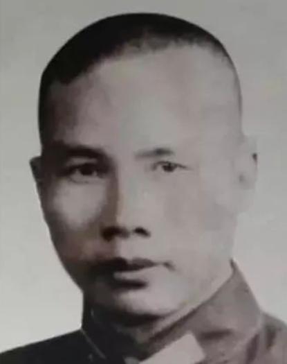 1948年，军统少将周镐突然人间蒸发，妻子认为他是远赴台湾，殊不知丈夫早已在19