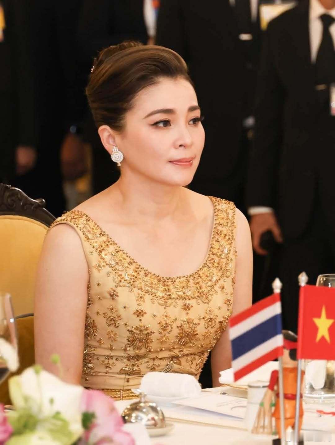 泰国王室🇹🇭9月15日，哇集拉隆功国王和苏提达王后出席越南国家元首夫妇举办
