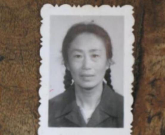 1969年，19岁的女知青黄丽萍，隐瞒自己显赫的身份，心甘情愿地在北大荒劳动。1