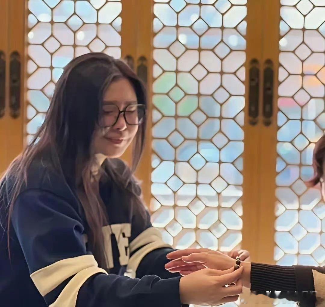 天呐！这居然是曾经的女神王祖贤，怎么变成现在这副模样了！