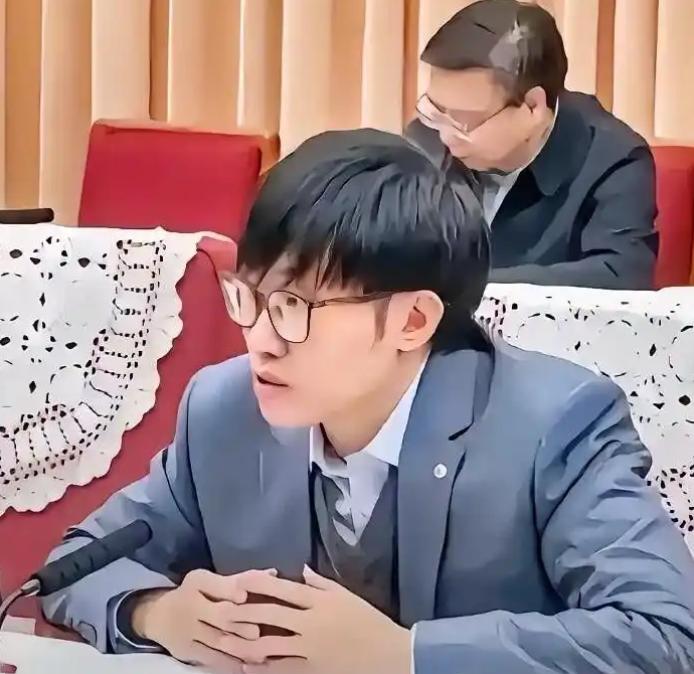 关于“梁文锋拒绝美国23次邀请”，在直接邀请失败后，美国‌通过第三方国家（如日本