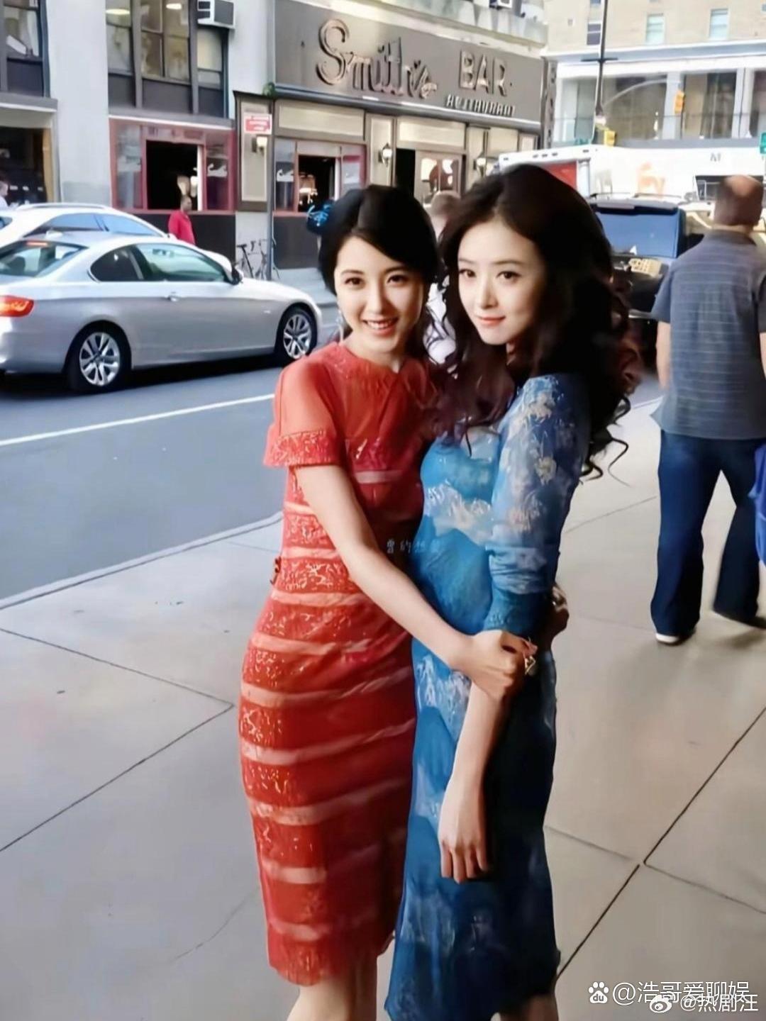 看到蒋欣与曾黎早年的合影，才彻底明白：绝色和漂亮的区别。