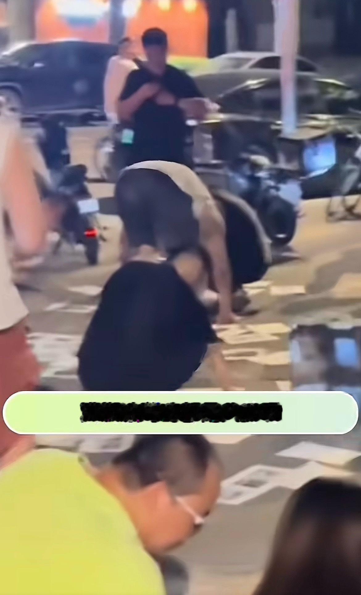 且不说真假如果有人撒一大堆出轨聊天记录在大街上我能忍住蚊子叮半个小时蹲着看完