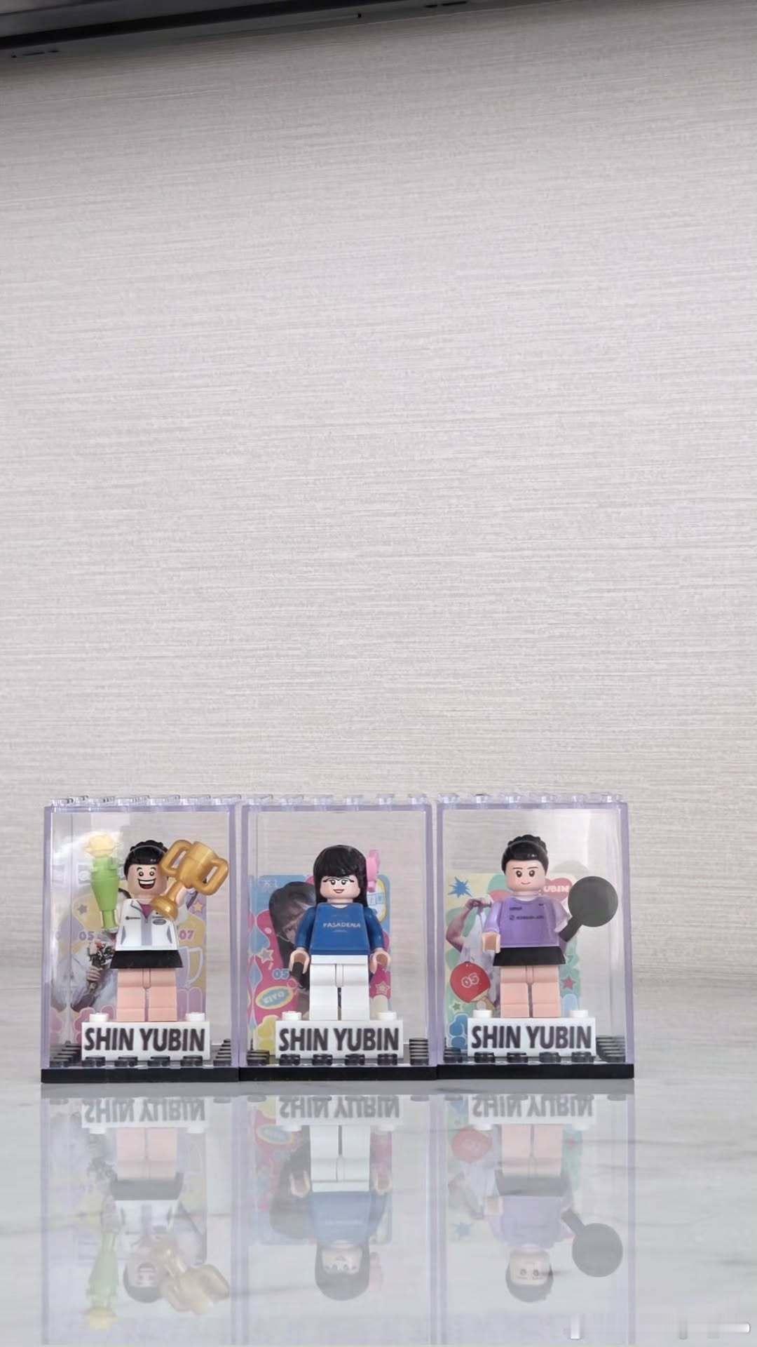 申裕斌晒小手办