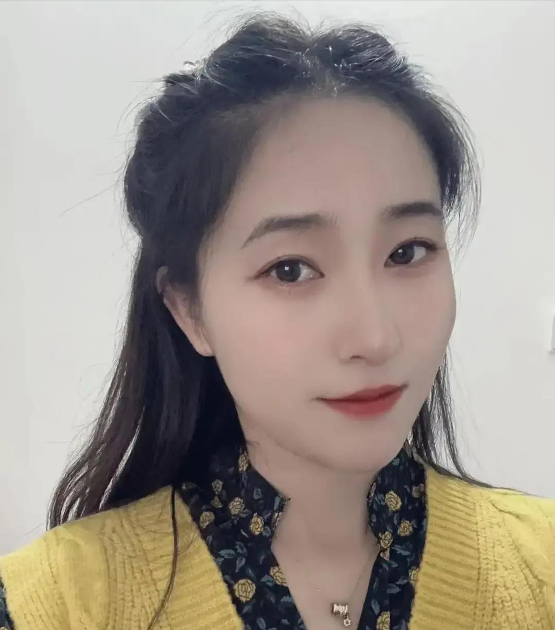 结婚十二年，我手机通讯录最后只剩七个人。我今年四十一，儿子上初二。刚翻了一下