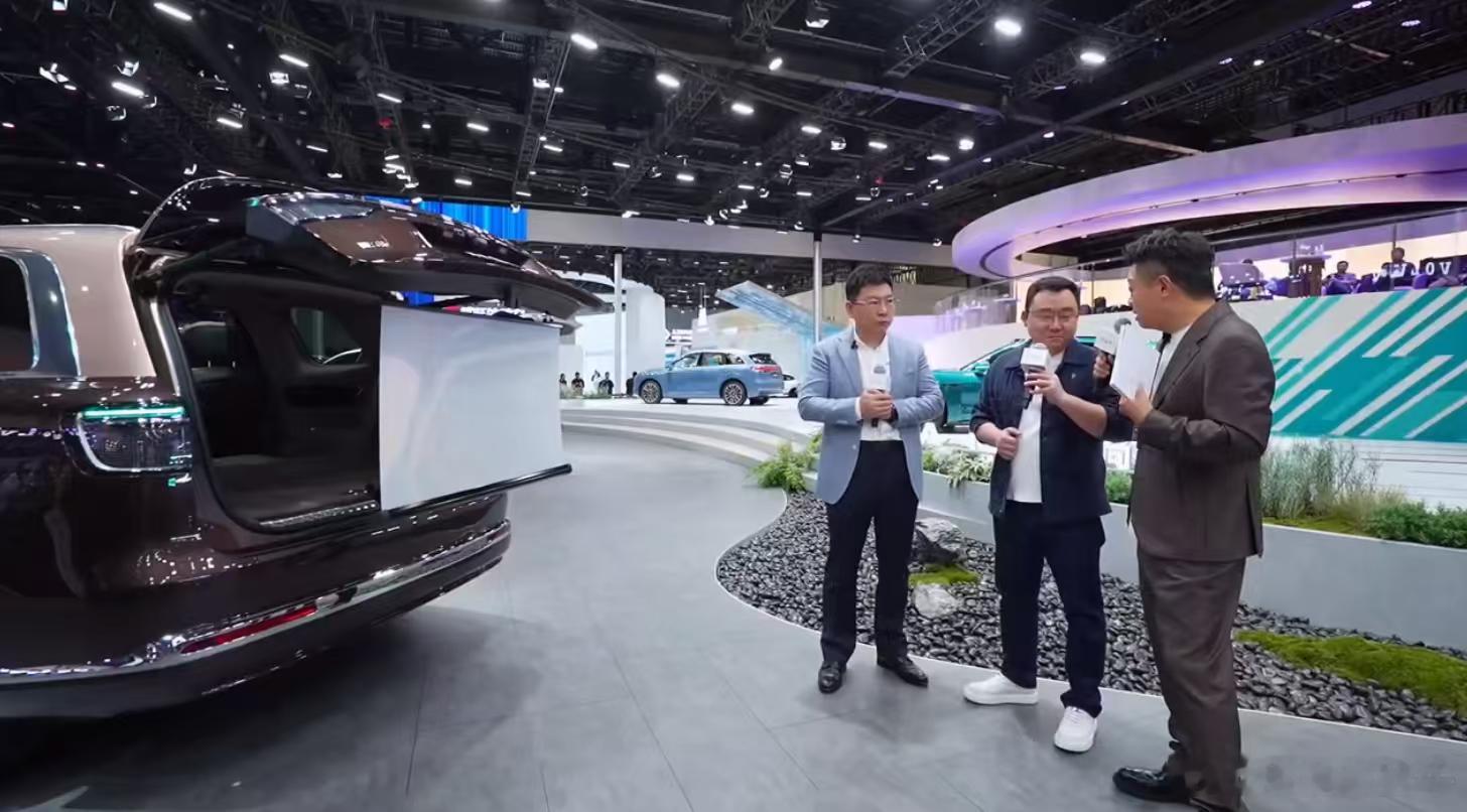 余承东像打造新车一样打造全新问界M9问界M9新款真的太强了！方方面面都做了升级，