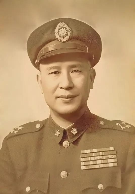 1949年，“小诸葛”白崇禧向蒋介石献策：反正打不过解放军，不如集中全部兵力，南