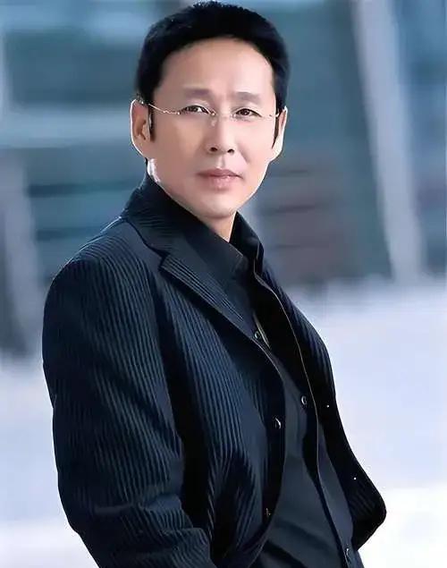 70岁的陈道明也没有想到，自己40岁的女儿如今已经开始为他争光了！都说“龙生龙，