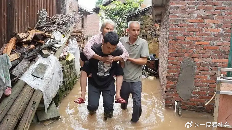 什么是好干部：抗洪救灾人如泥塑，县（市）委书记、县长下矿井。社会、科技进步到今