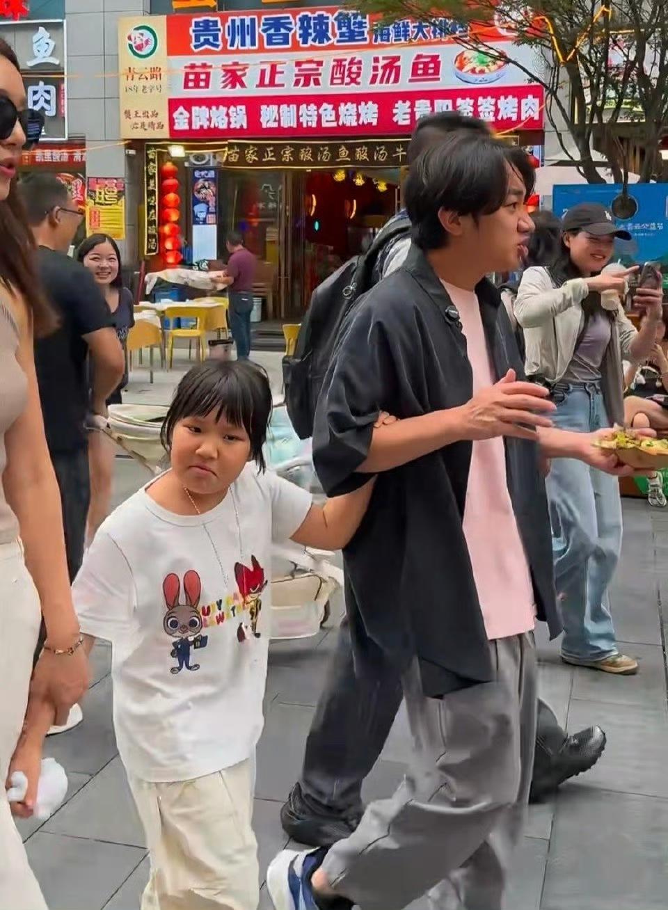 王祖蓝本想娶个又高又美的老婆改变家族基因，没想到他女儿出生后他傻眼了！无奈他
