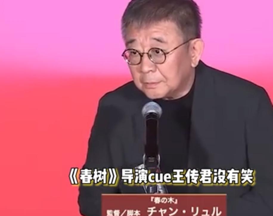 王传君拿了个影帝，全场就他没笑。不是装高冷，是心里发慌。他说自己配不上，站台