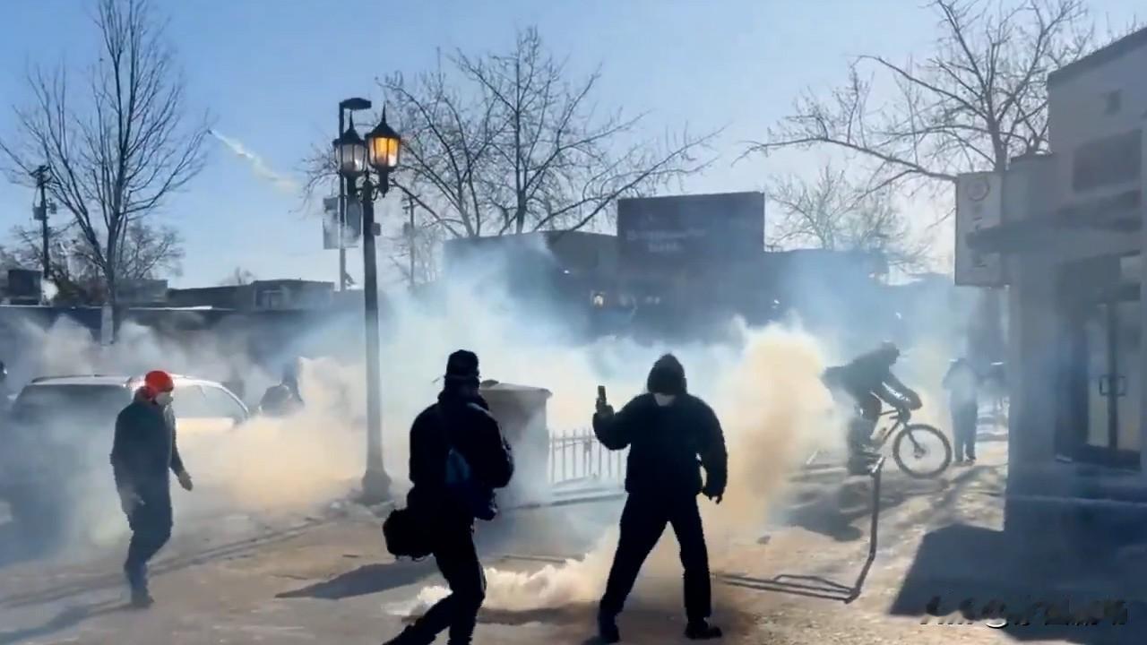 联邦移民执法在明尼阿波利斯枪杀第二名抗议者：37岁白人男性、美国公民、军医院IC