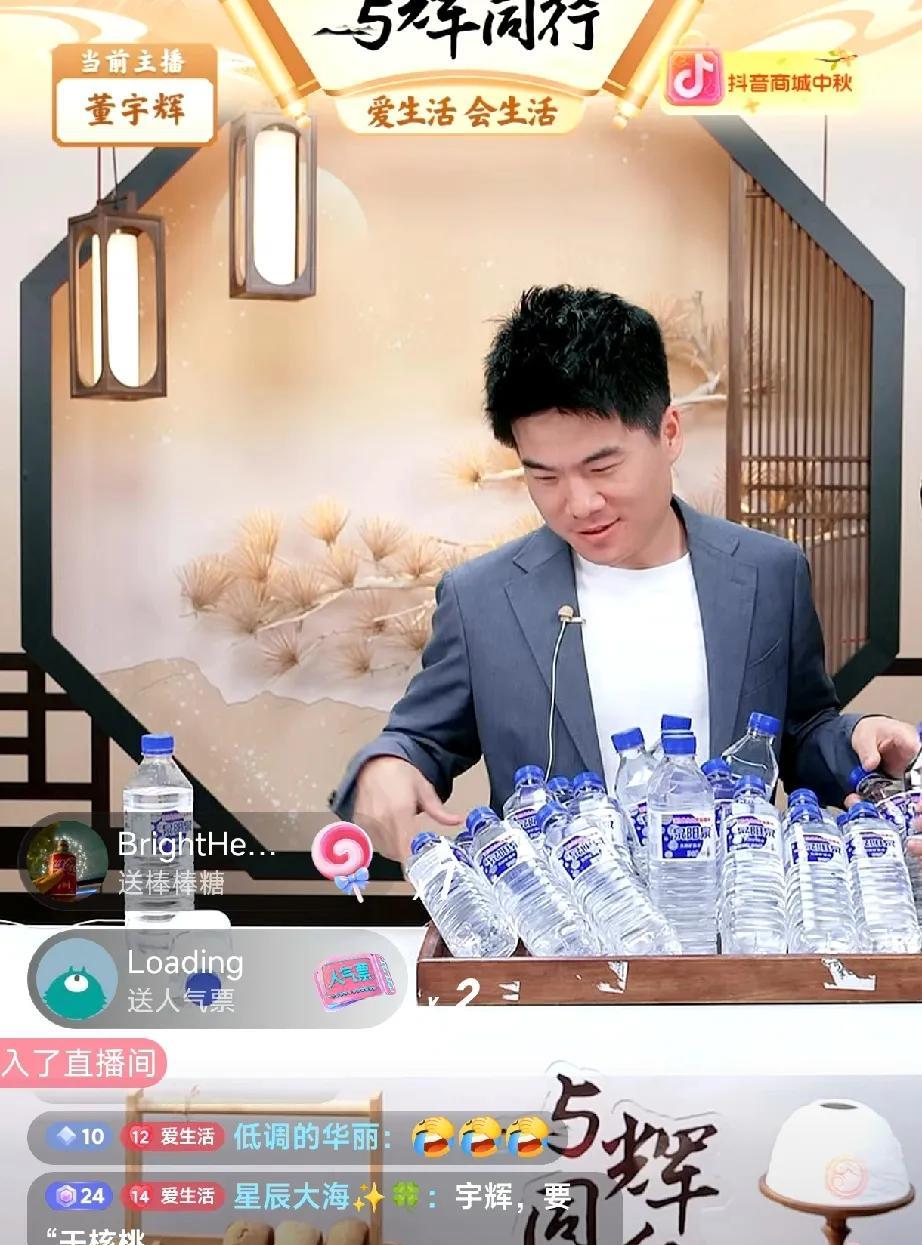 董宇辉着急“赶作业”，逞能又“闯祸”，留下近20万网友在线，自己尴尬“逃跑”去“