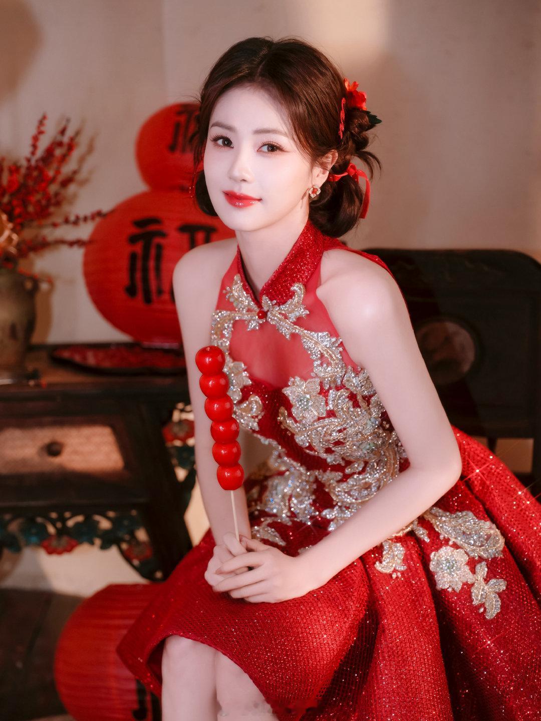 等白鹿红包春晚等一个小财神白鹿！今天她会在18:08和21:00分别发一个49