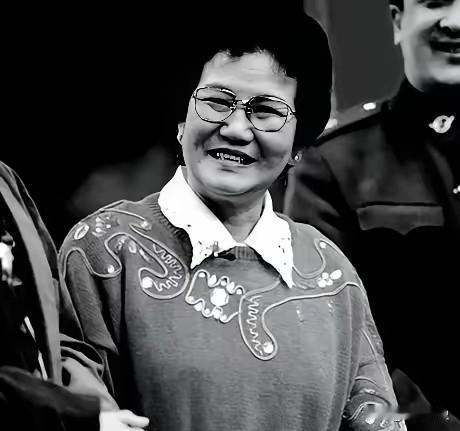 1964年，小叔子盛弘对赵丽蓉说：“嫂子，我哥走3年了，咱俩一起过吧！”赵丽蓉严