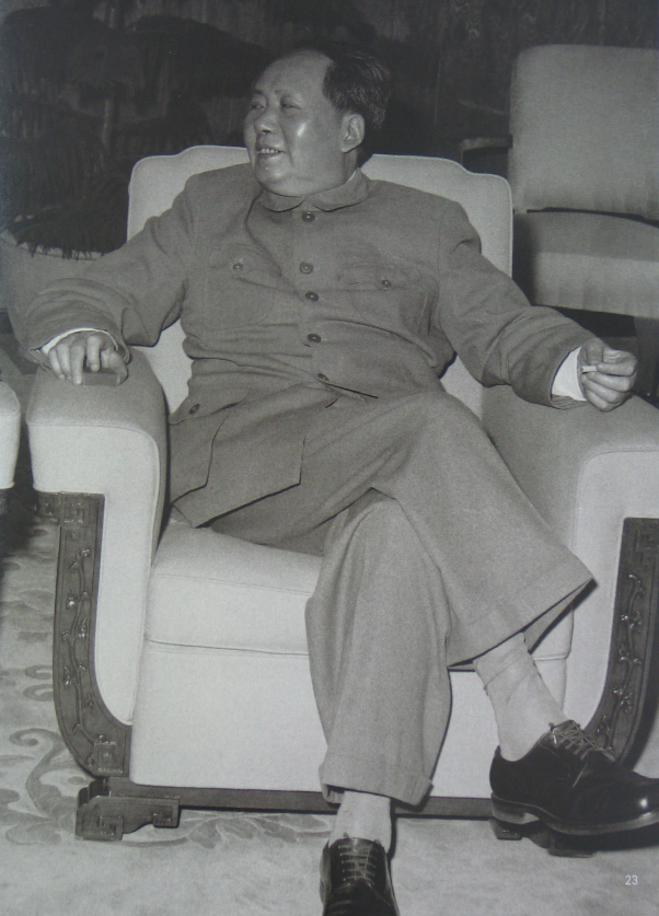 抗美援朝战争期间，毛主席有多劳累？1952年12月，邓华回国向毛主席汇报工作，专