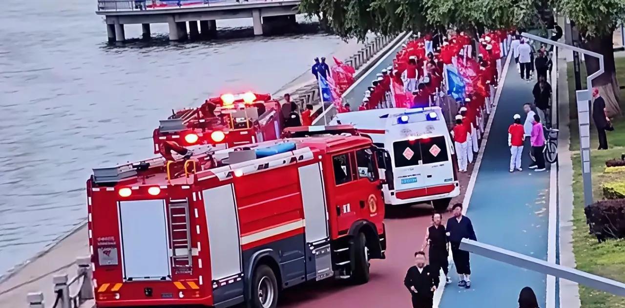 为啥南方没有暴走团？图片的事情说是辽宁的一个暴走团居然阻碍了一辆救护车、两辆消