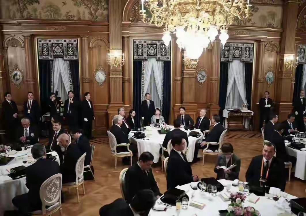 发现没有中亚五国去日本跟高市开会聚餐，人家能坐到一起是有原因的中亚五国和中国