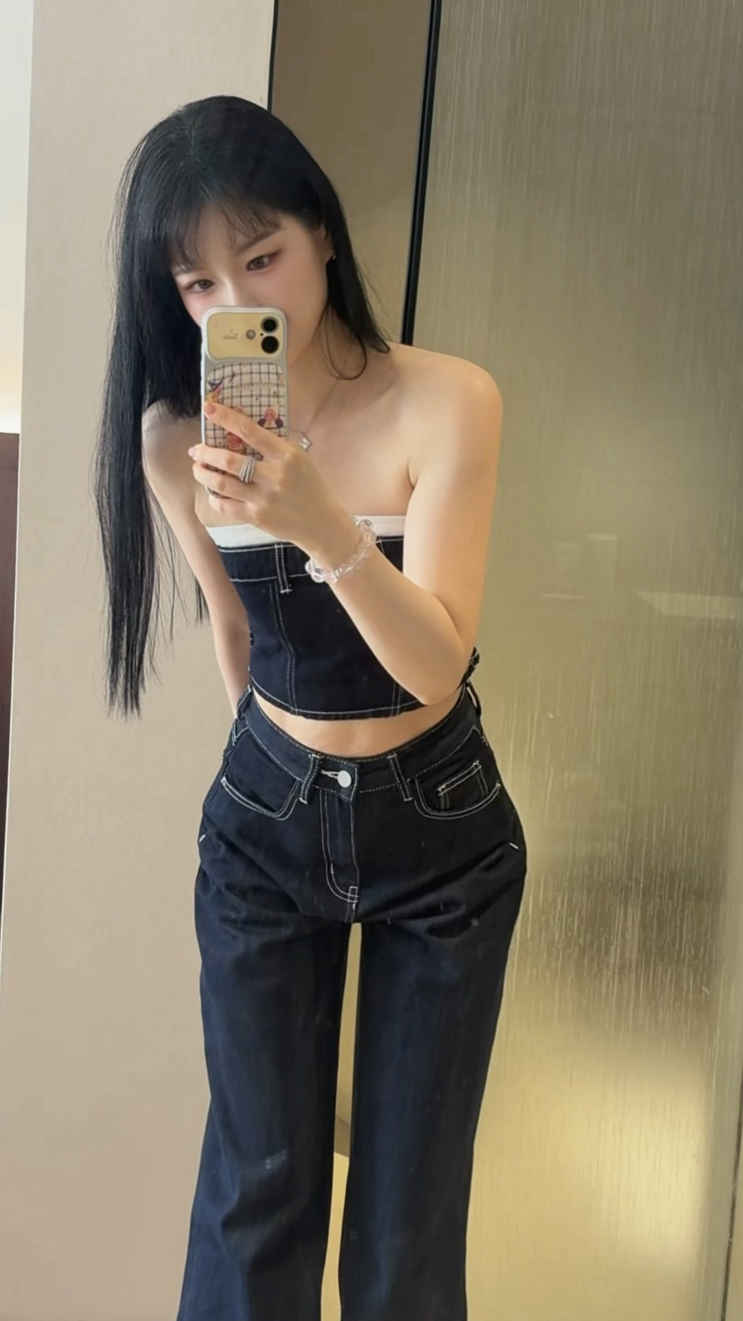 我在云南很南边 出门估计妆就花了 先拍个照  ​​​