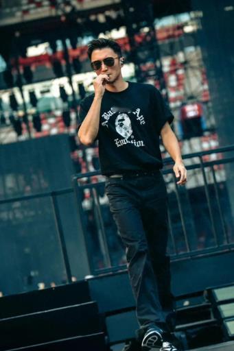 23年圆梦鸟巢！谢霆锋演唱会暗藏温情，兜兜转转还是她！整整23年！谢霆锋终于