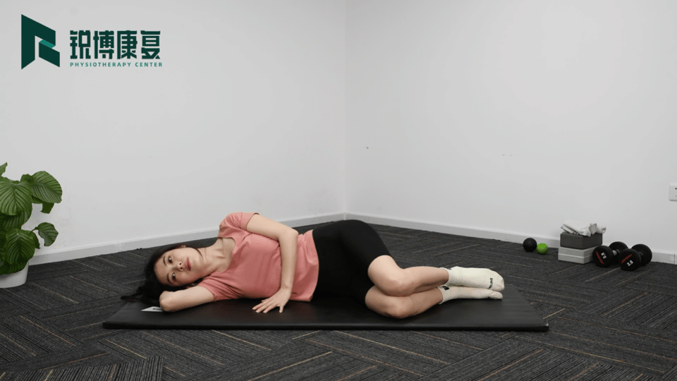 膝关节损伤【膝盖疼痛——股四头肌】先来了解我们腿部的股四头肌，它连接髌骨止于髌