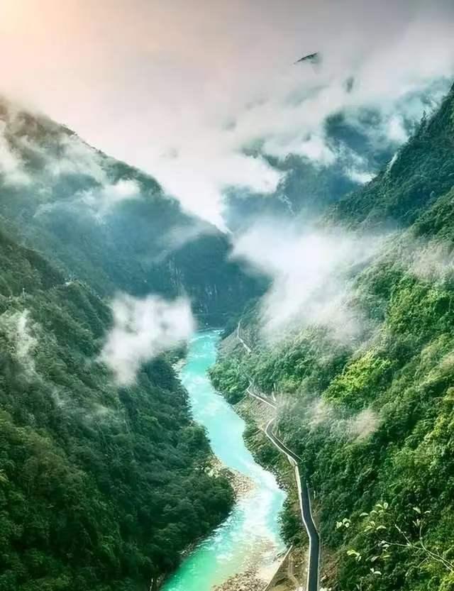 怒江至今没建一座水电站，是国家真没钱？还是地质太危险不敢碰？怒江到现在一条大