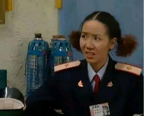 1988年，“中国最丑女演员”杨青到北影面试，监考老师对她说：“你的形象太差了，