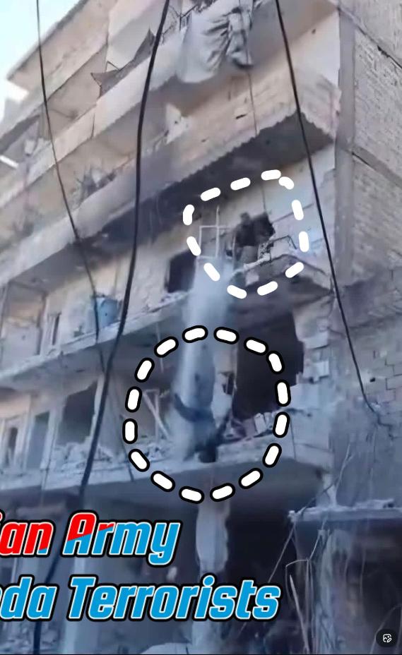 在阿勒颇库尔德人聚居区，乔拉尼的恐怖分子将一名库尔德女孩从楼上扔下，这一事件暴露