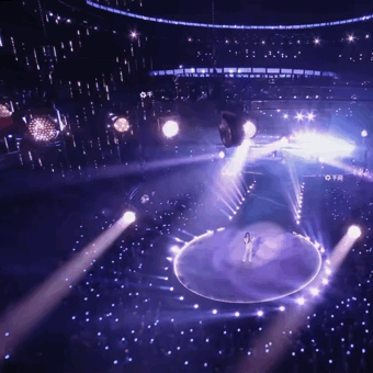 单依纯紫色舞台接好运 单依纯今年的跨年舞台能封神了吧，不仅有天神级的动人歌声，还