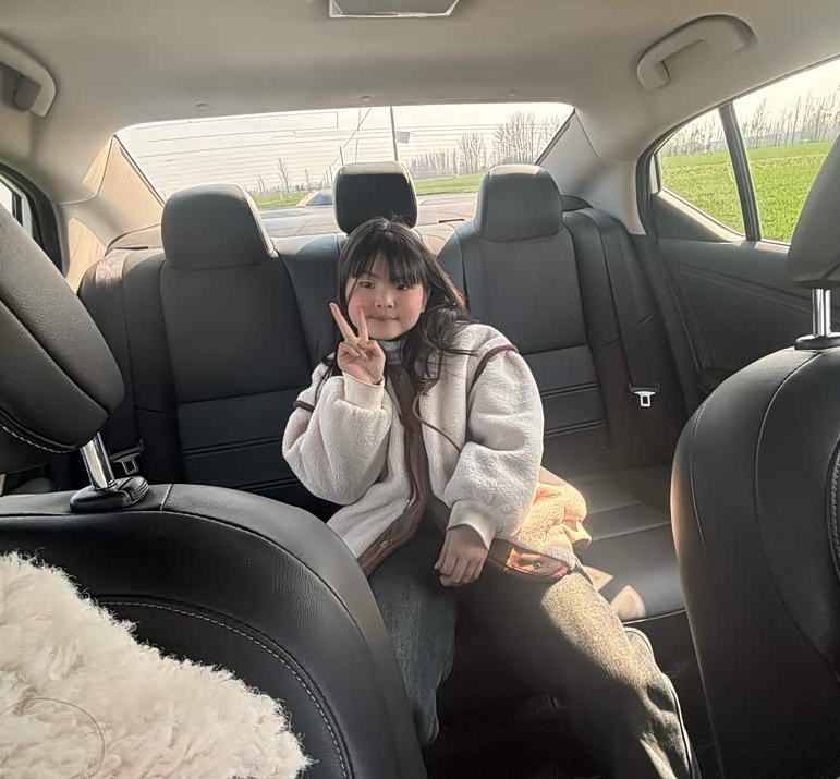 我的爱车日产轩逸陪伴女儿的温馨旅程在我的生活中，有一位特殊的“伙伴”，那就是我