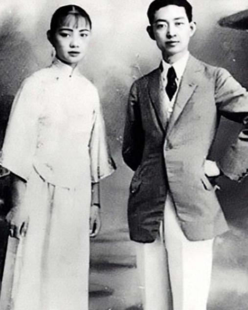1956年，62岁的梅兰芳满怀期待地找到已离婚多年的前妻孟小冬说：“跟我回大陆吧