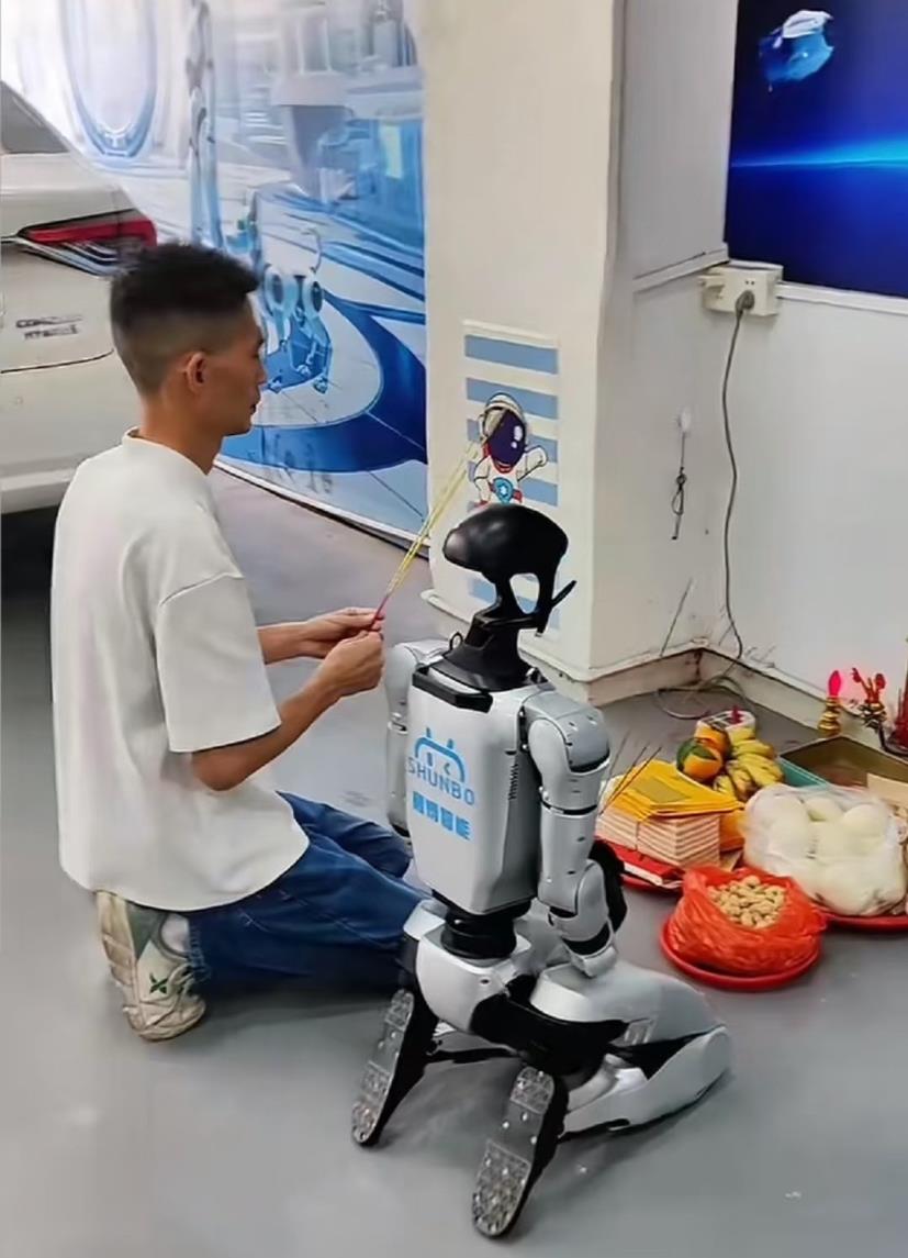 机器人烧香，是打算求啥？