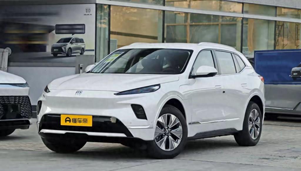 昨天朋友跟我说想买电车，看完一圈国产之后突然问我：“你说大众的电车还能买吗？”