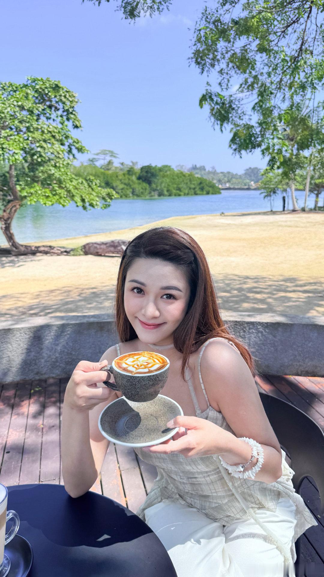 好怀念在瓦努阿图的慢时光🌊每天醒来，伴着海风喝一杯香气满满的咖啡，治愈感直接拉满☕️相机出片真的稳