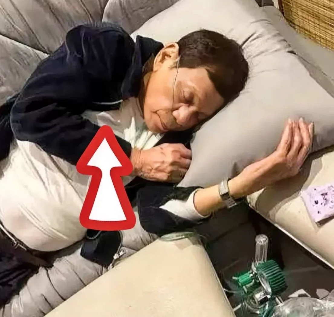 杜特尔特被送到<em>海牙国际法庭</em>第二天，菲律宾驻荷兰大使馆工作人员来到<em>海牙国际法庭</em>给杜