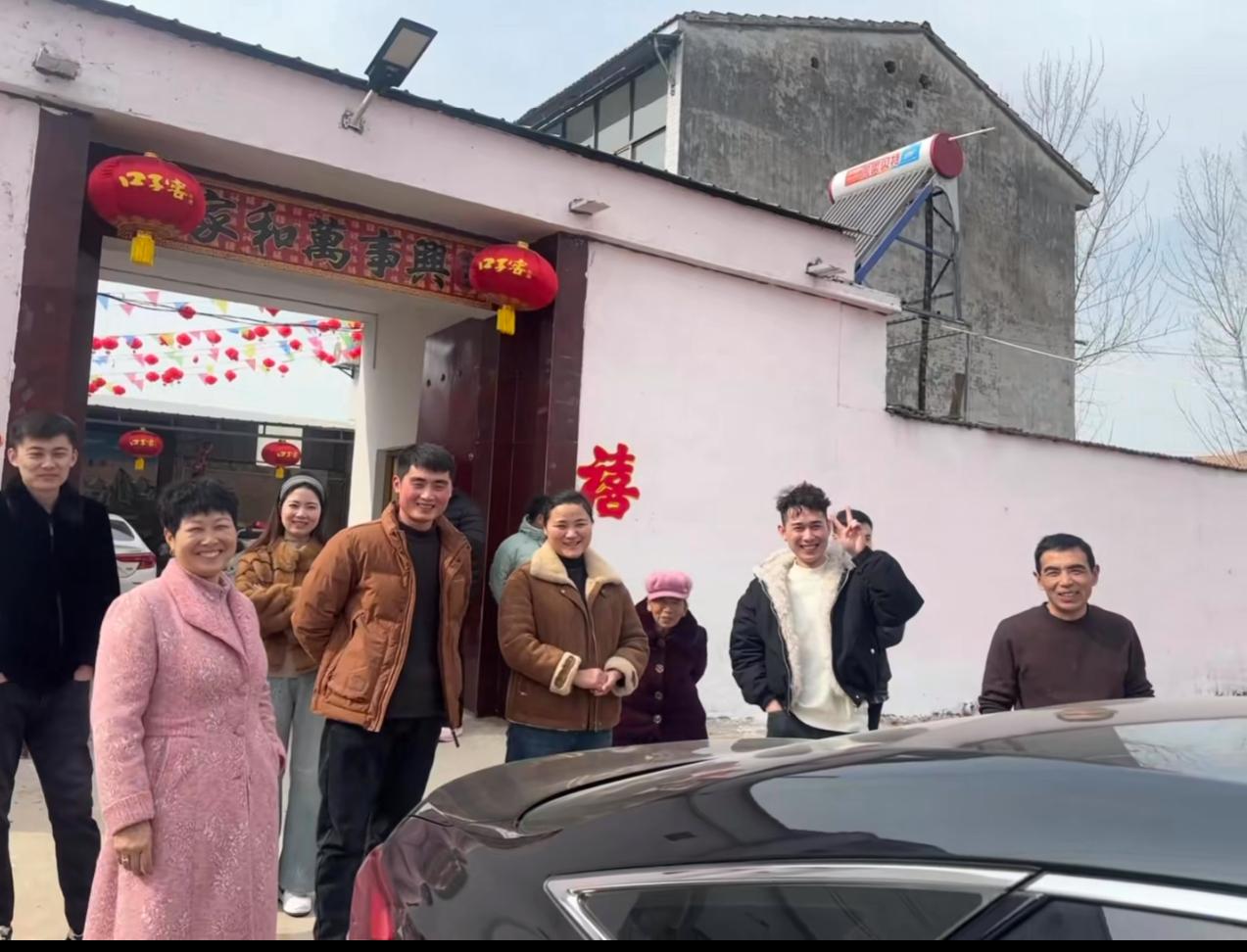 果然女孩20岁结婚和27岁结婚是不一样的，20岁结婚的时候家人都恋恋不舍，新娘的