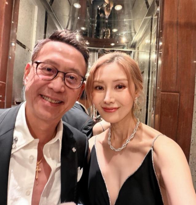 王晶在节目里爆料，李嘉欣、许晋亨夫妇靠着家里420亿的家族信托，每个月只能领20