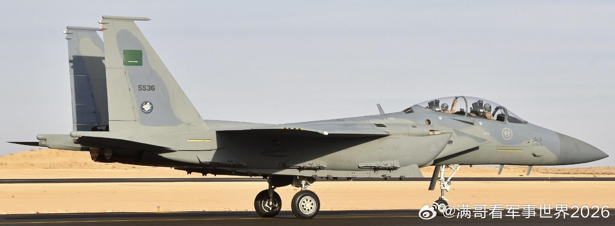 转发分享一组沙特皇家空军装备的美制F-15SA“鹰”式重型空优战斗机的精彩靓图。早在上个世纪八十年代