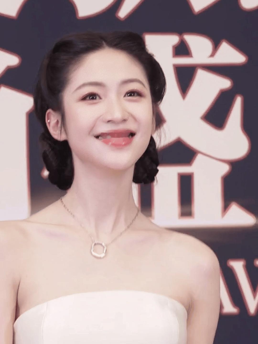 向涵之最近状态好好啊，这几次红毯都很有活力