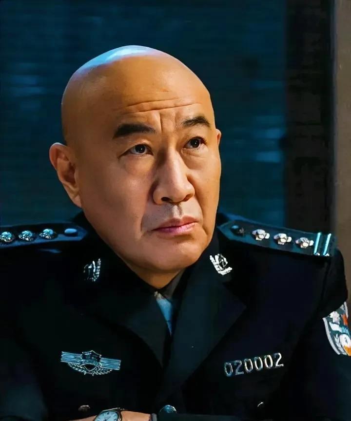 他原本就是名警察，能荣获“影帝”纯属意外。他今年67岁，土生土长的北京人，曾在