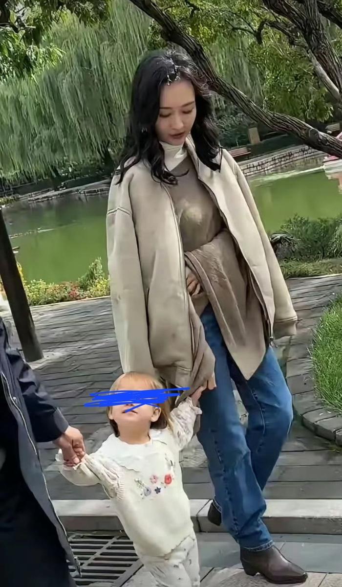 我发现比张碧晨更厉害的女人出现了。她就是王鸥，张碧晨还说了男方是谁，王鸥是直接官