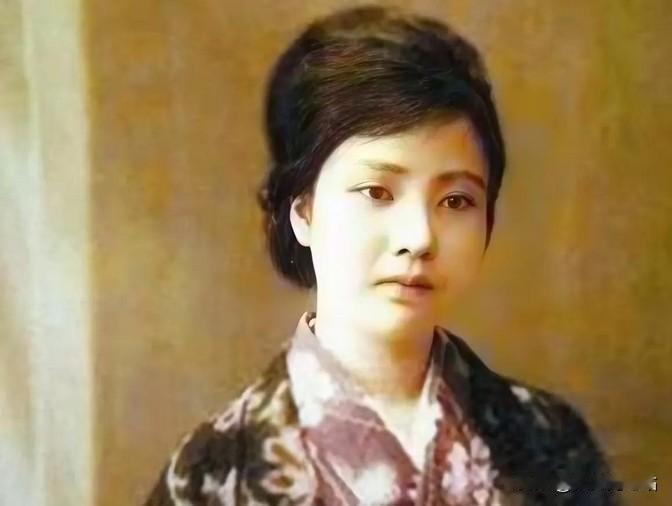 1937年，松本米子正弯腰清洗碗筷，突然3个日军军官破门而入。为首的少佐用日语厉
